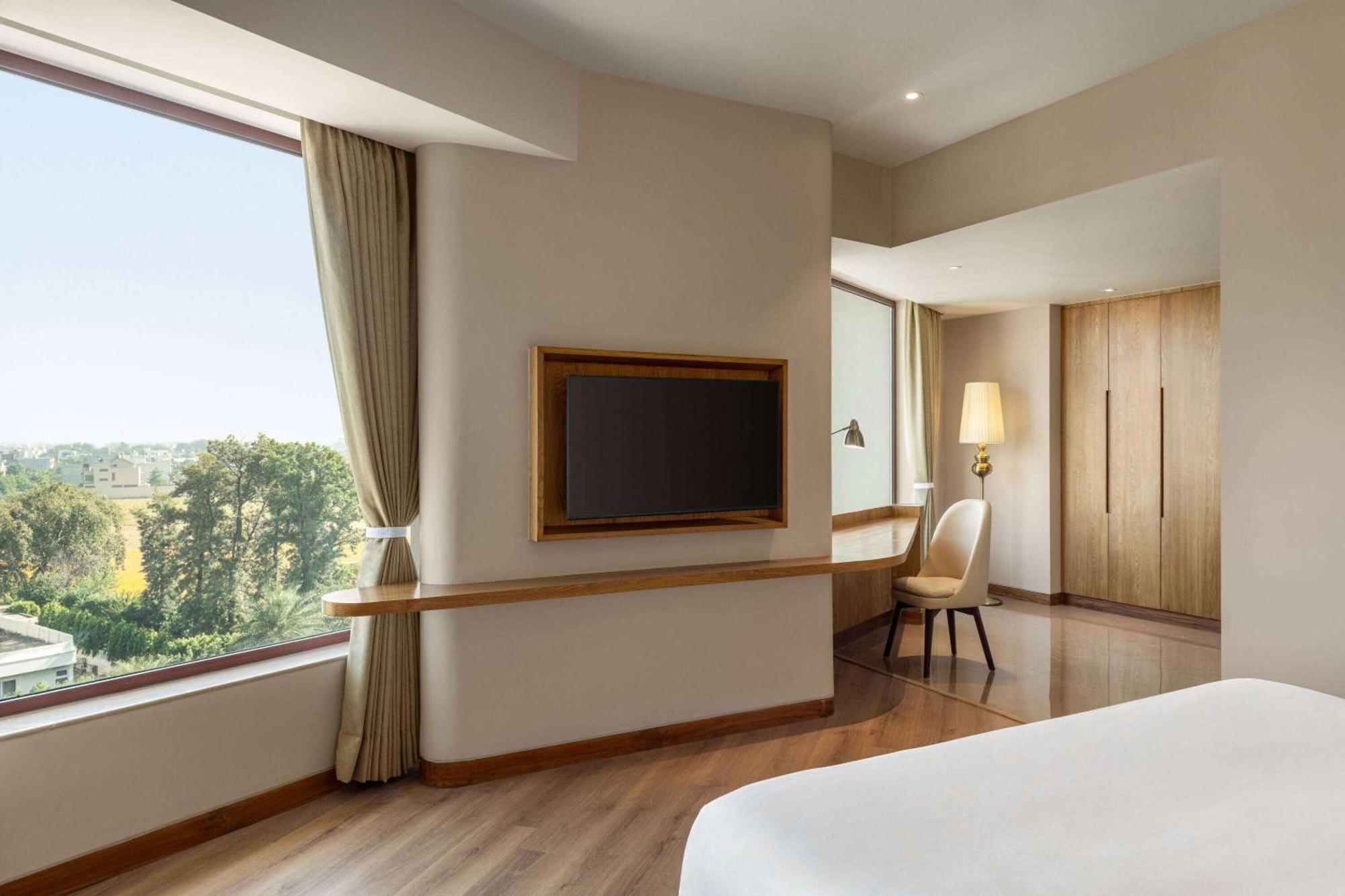 Ramada Encore By Wyndham Amritsar Airport 外观 照片