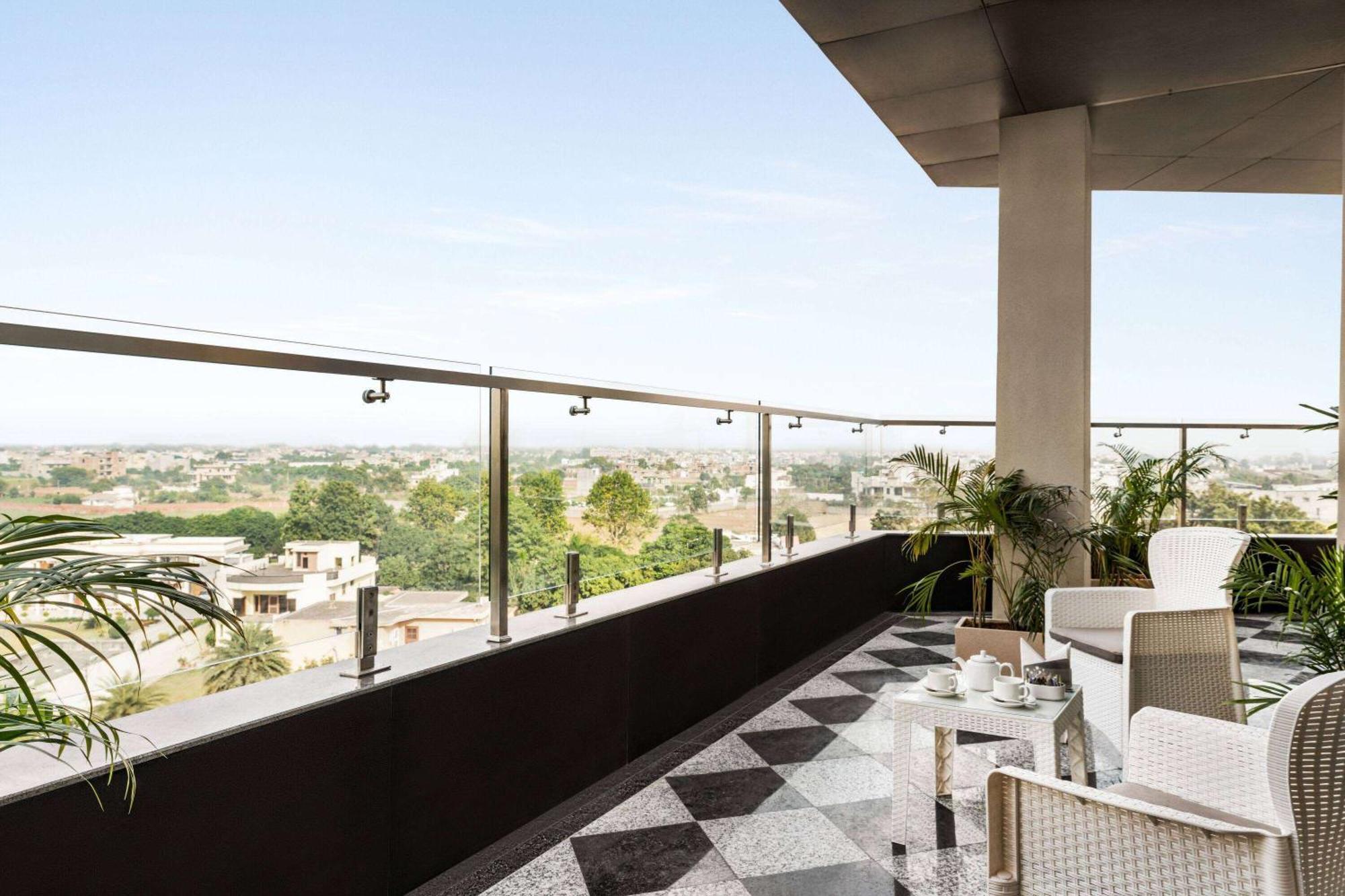 Ramada Encore By Wyndham Amritsar Airport 外观 照片